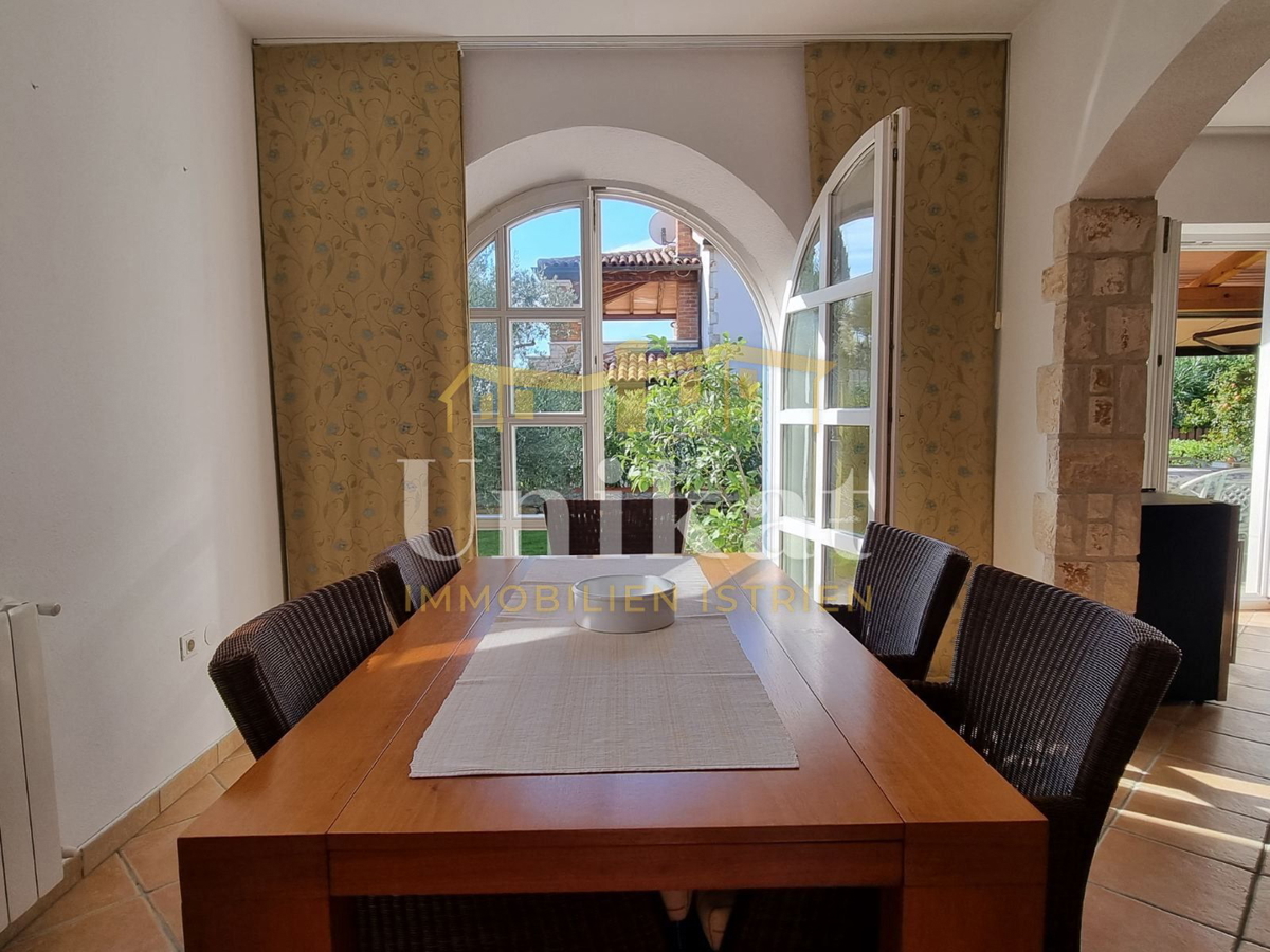 Dvojna hiša v istrskem slogu